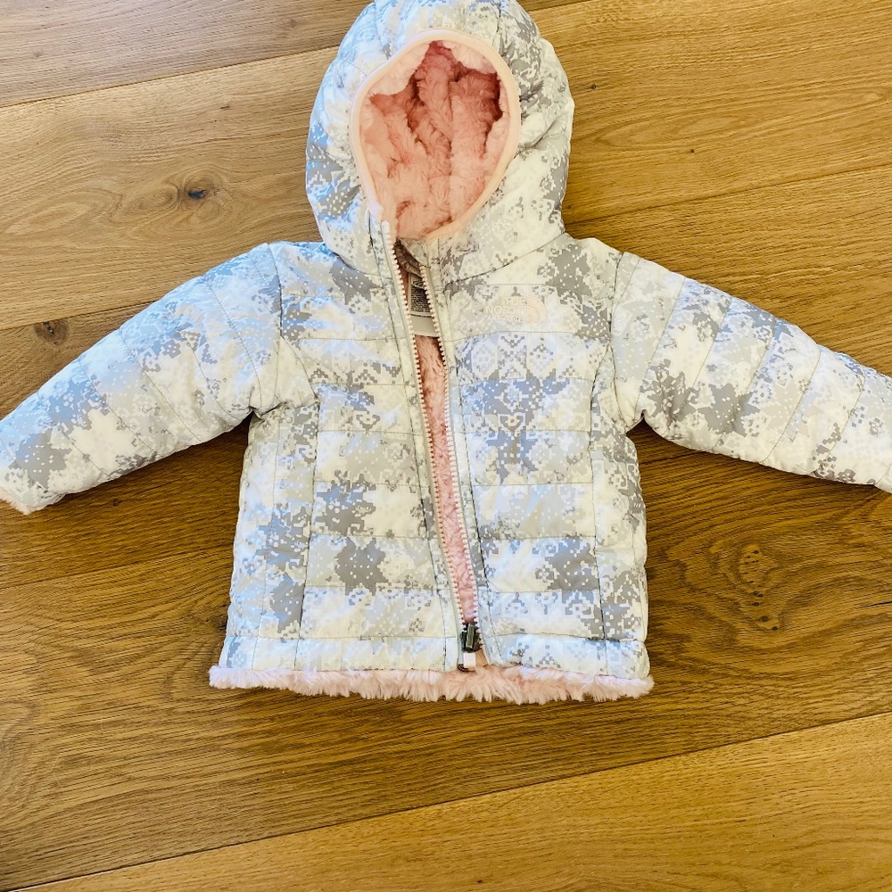 The North Face Reversible Infant Mossbud coat NWOT